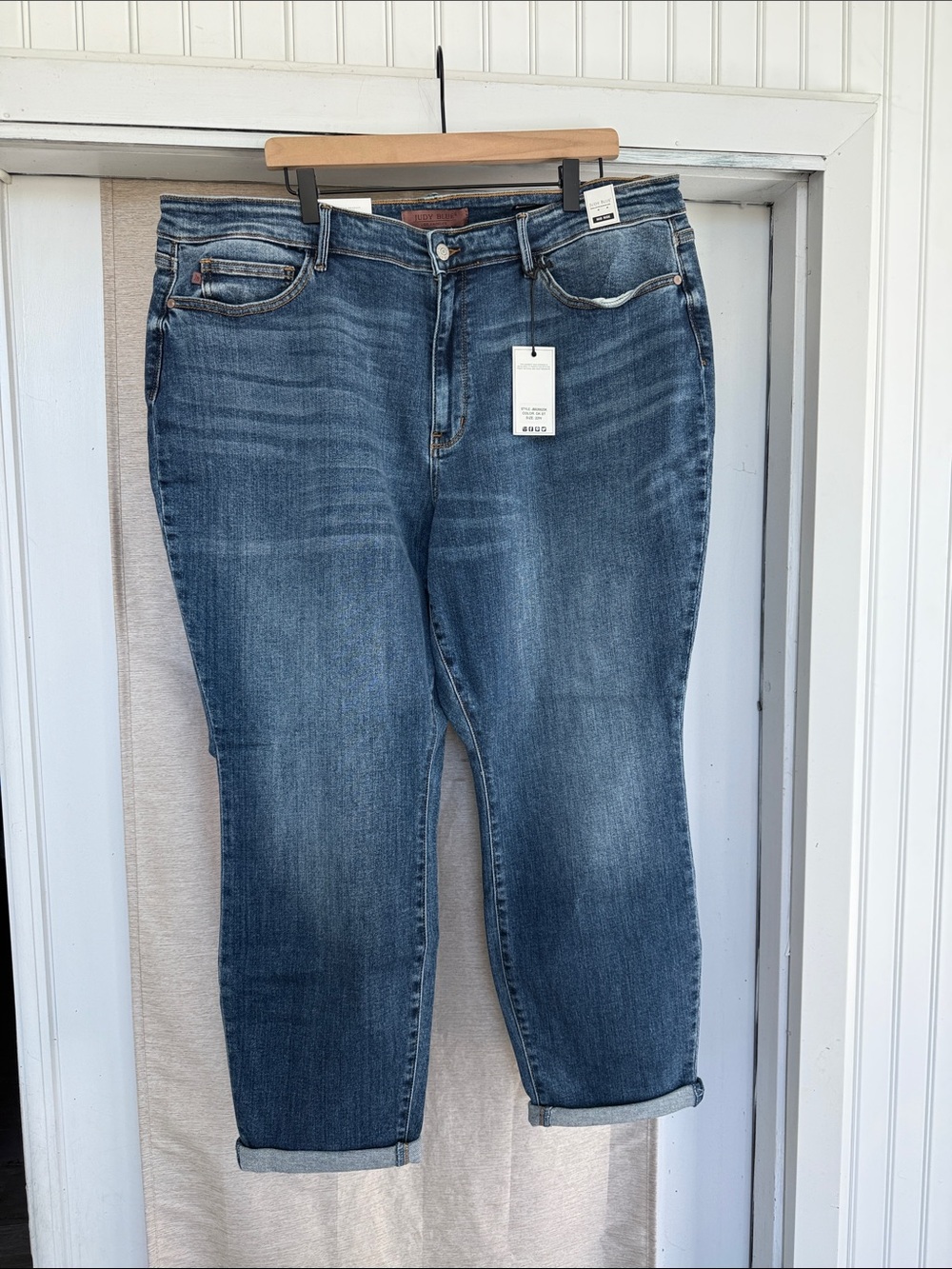 Judy Blue Los Angeles Boyfriend Fit Mid Rise Jeans